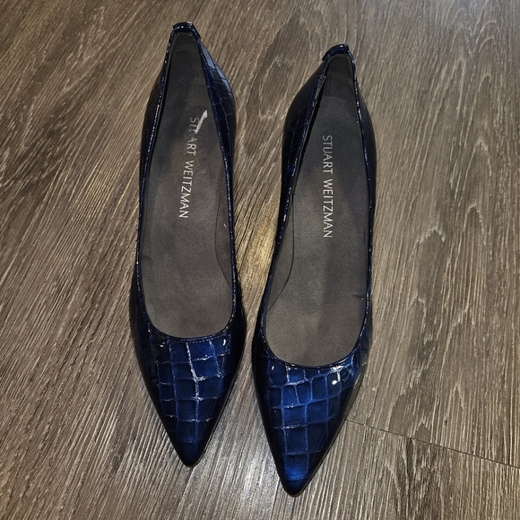 Stuart Weitzman Shoes - Stuart Weitzman crocodile leather embossed pumps
